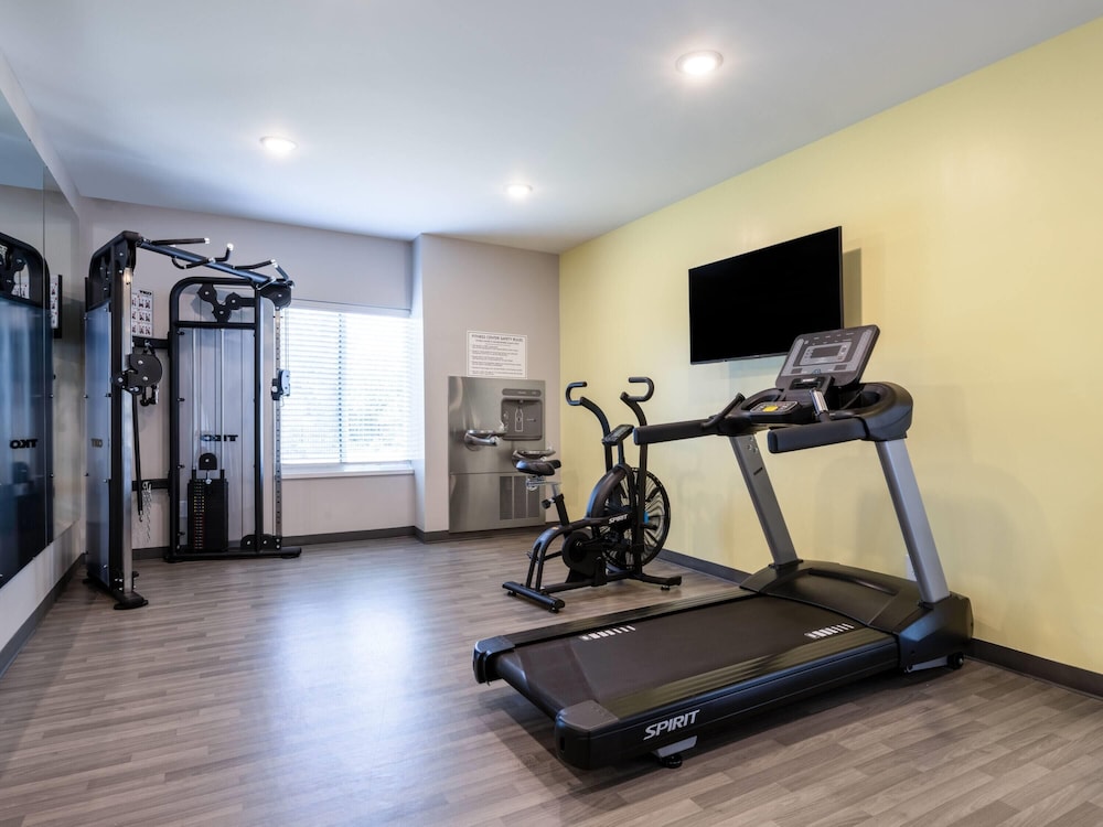 ECHO Suites Extended Stay by Wyndham Springfield Airport PLZ 38/49