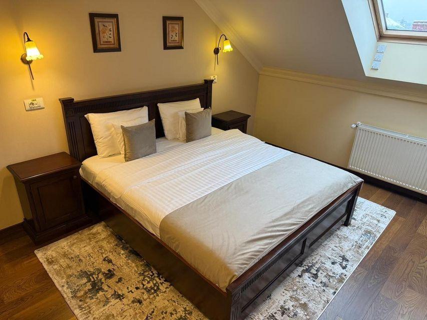 Studio, King Bed
