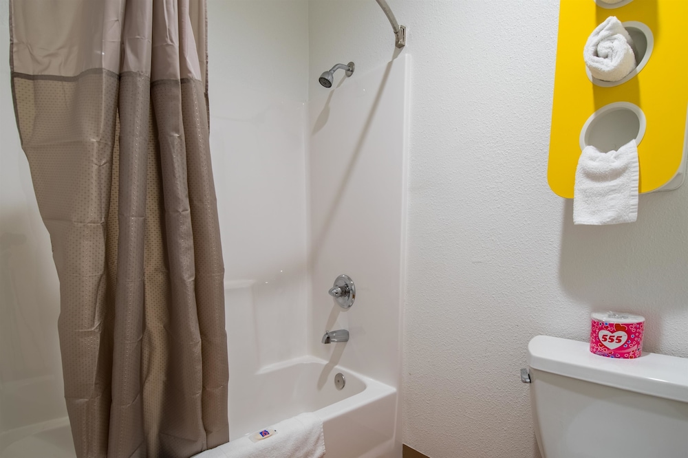 Motel6 San Bernardino, CA - Downtown 23/56