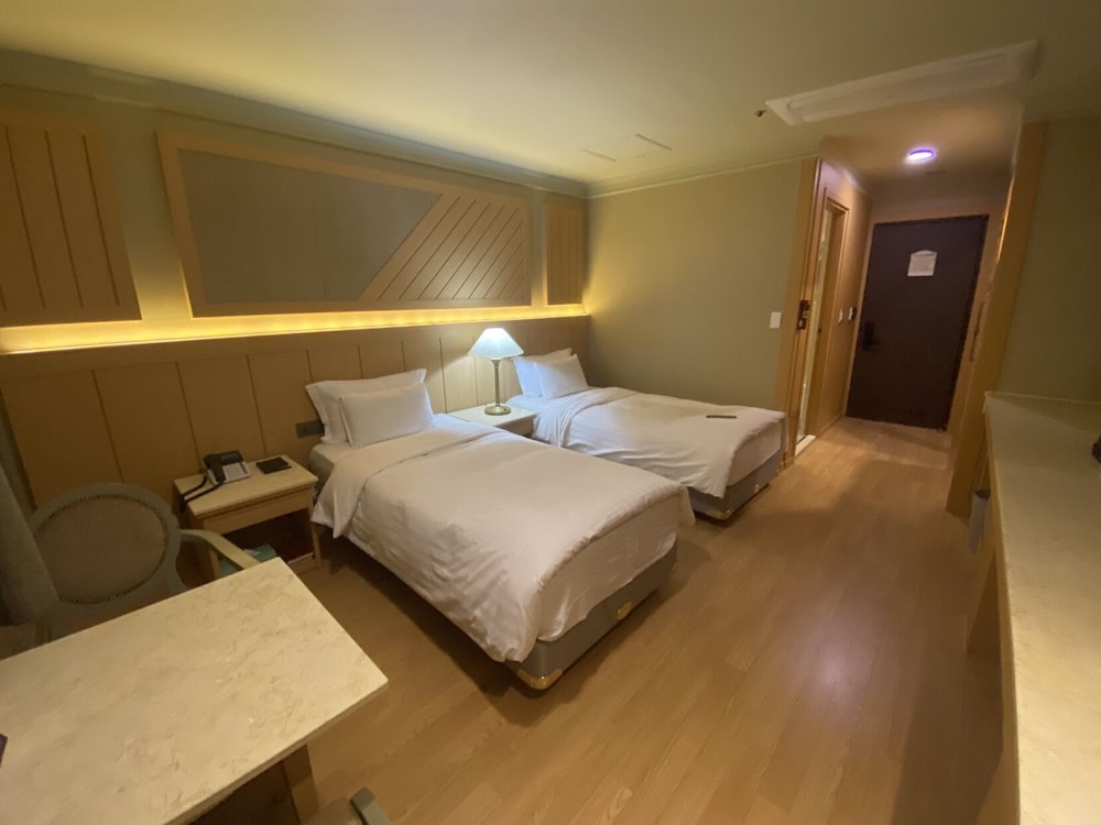 Hotel International 5/66