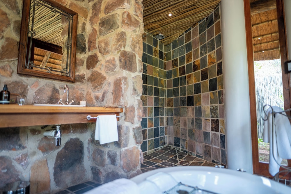 Ekuthuleni Lodge 49/50