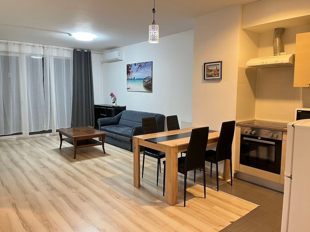 Corvin Rose Apartment Hotel 24/46