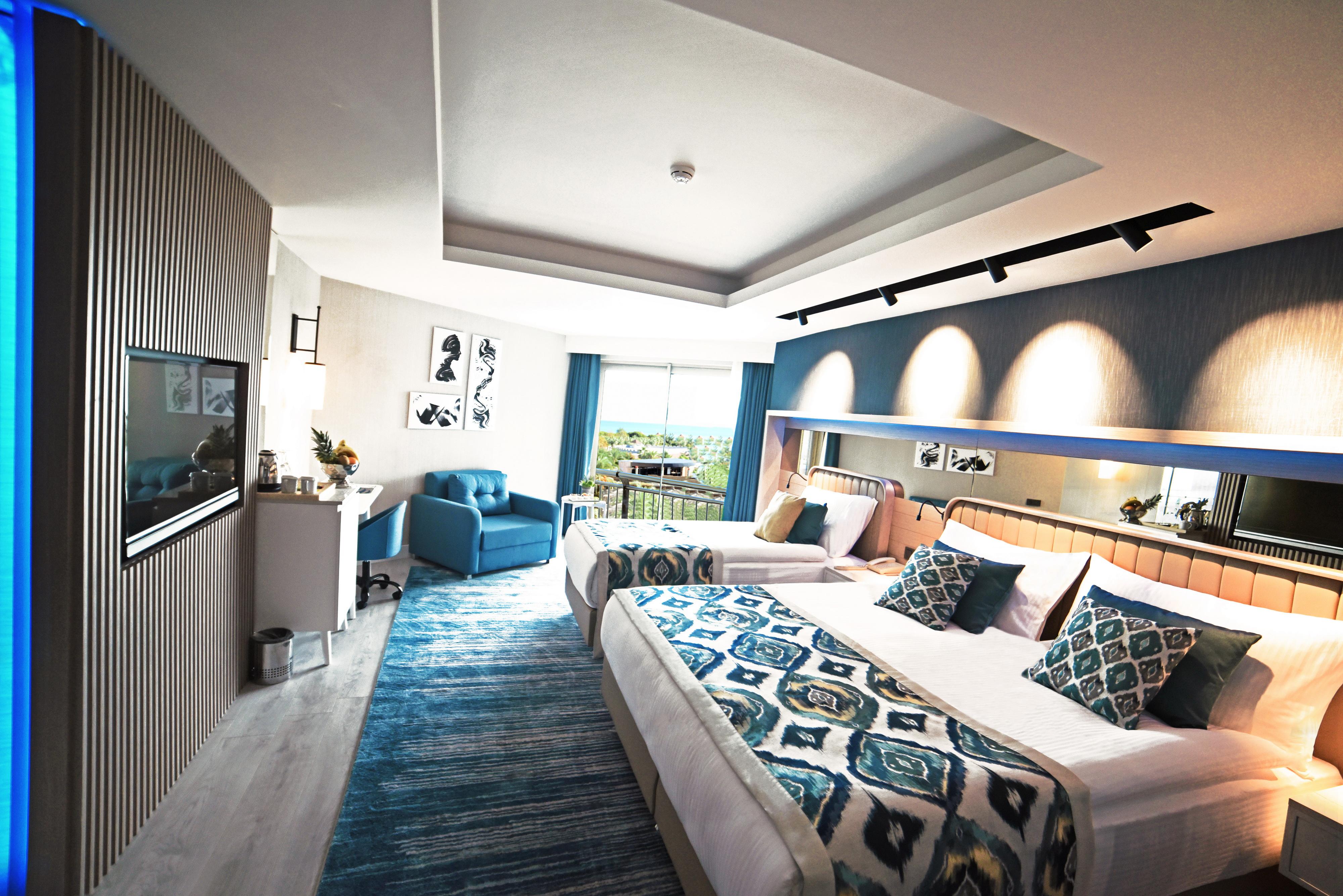 Standard, Double Bed, Side Sea View