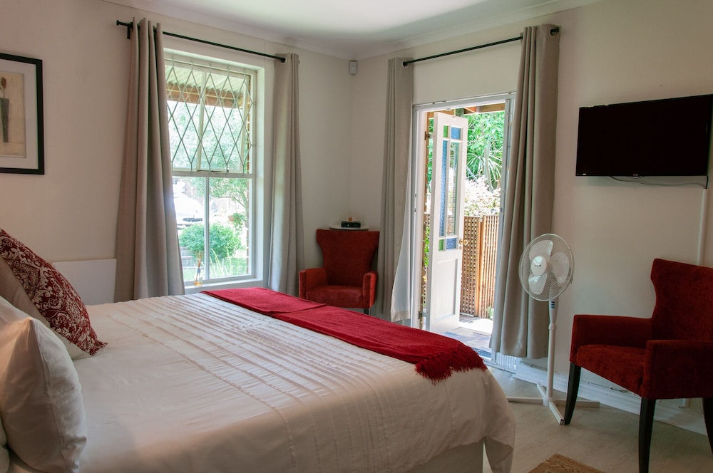 Rustic Manor Bed And Breakfast 6/52
