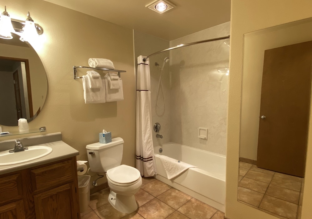 Friday Harbor Suites 15/31