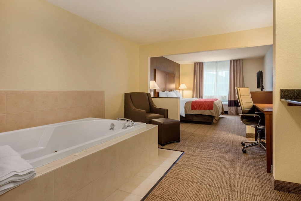 Comfort Inn Warren I-69 14/30