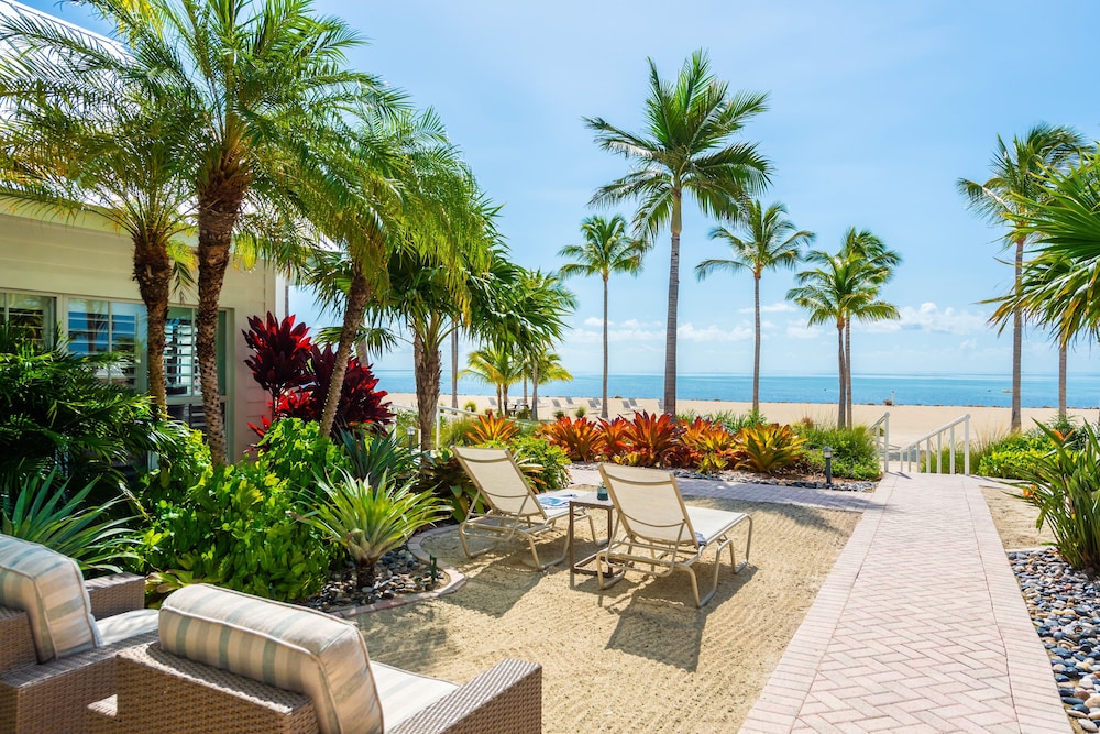 Islander Resort 1/76