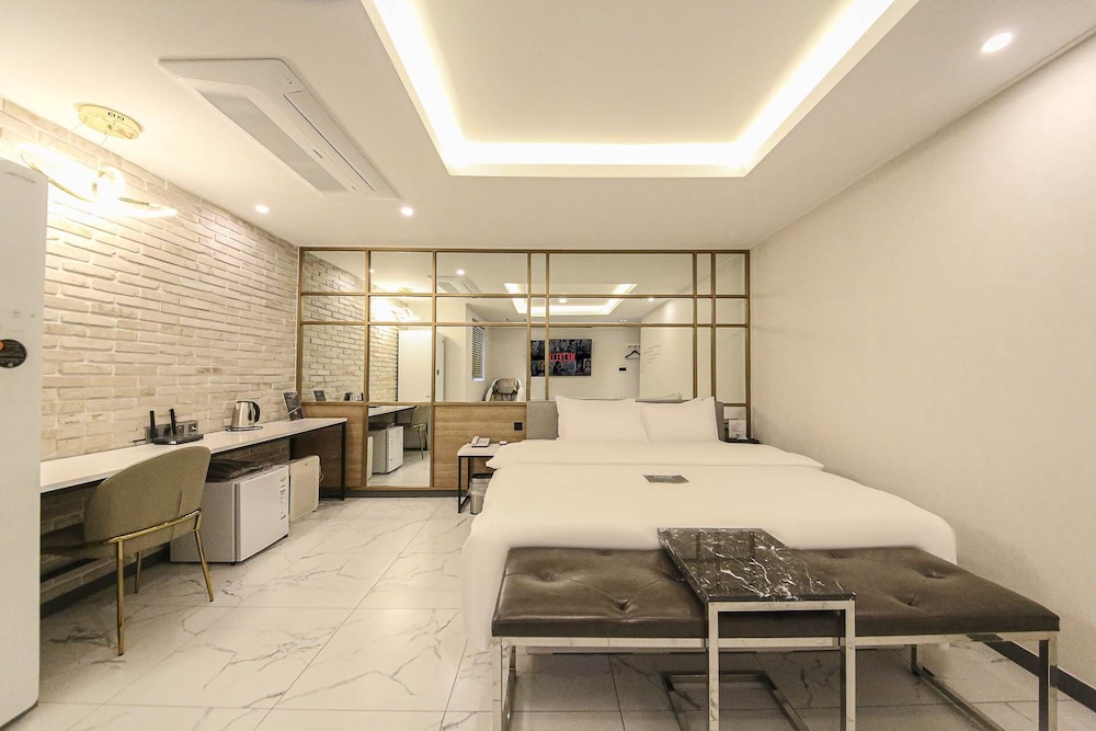 Hotel 24st Urban Brown Seosan Lake Park 32/50