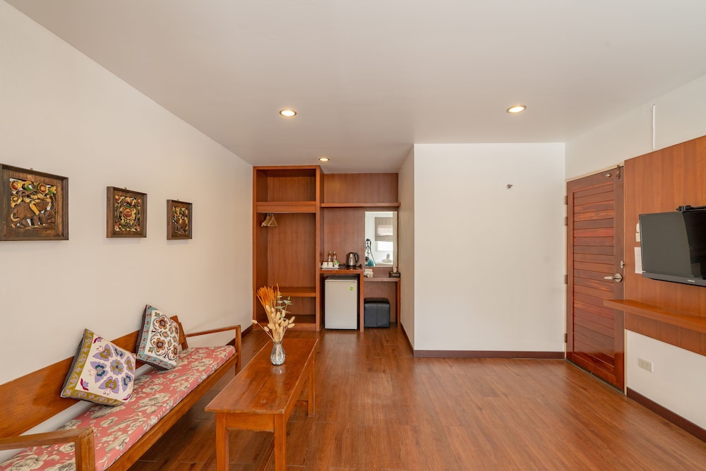 B House Chiangmai Hotel 30/50