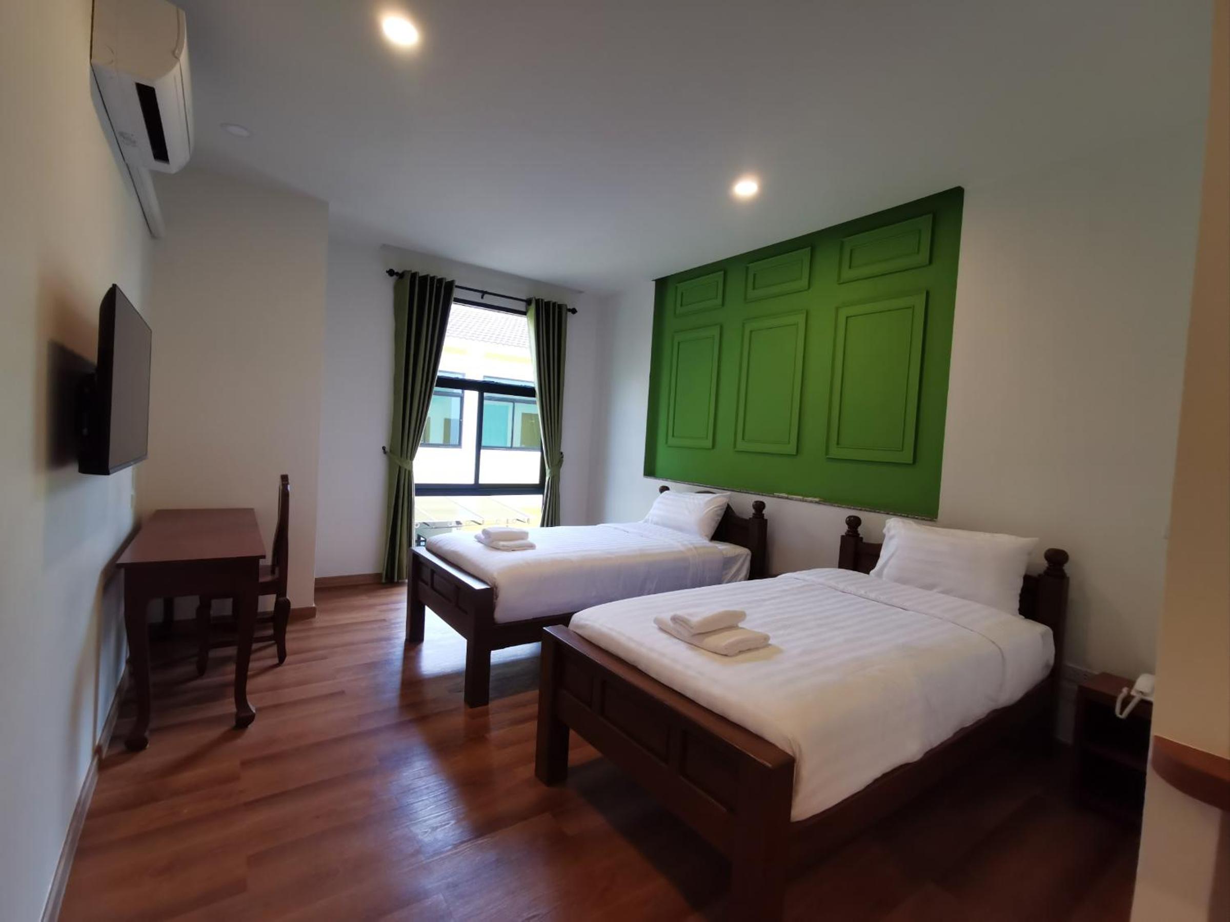 Racha Khong Hotel 19/40
