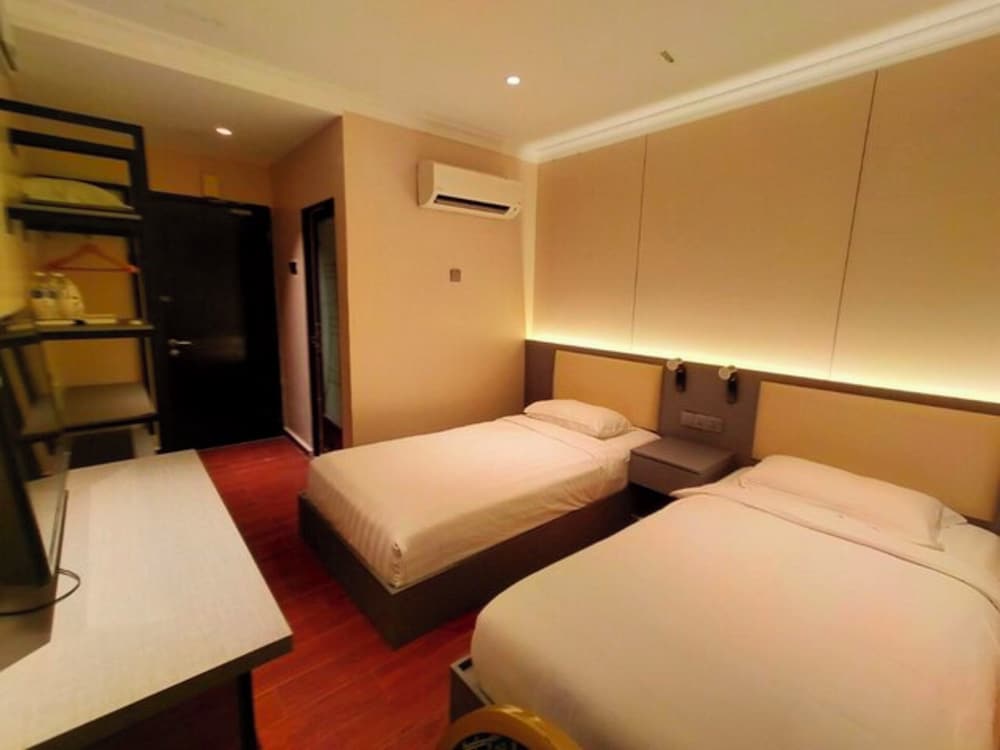 OYO 998 Queen City Hotel 31/50