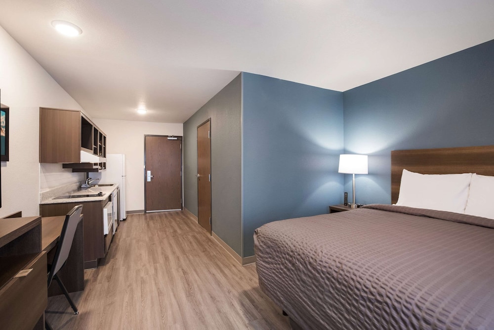 WoodSpring Suites Detroit Madison Heights 7/22