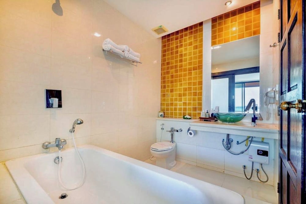 Racha Kiri Resort and Spa 62/63