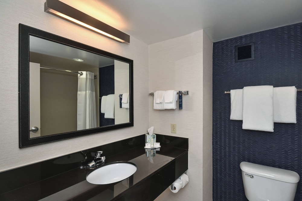 غرفة بسرير كينج مع أريكة، Fairfield Inn by Marriott Columbia Northwest/Harbison 6/10