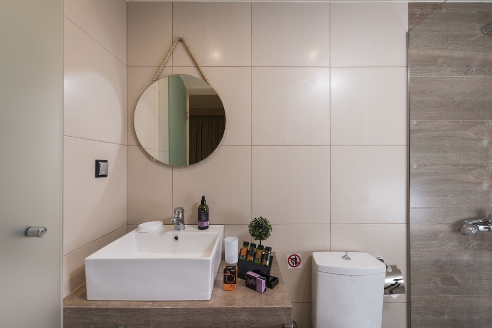 1 BEDROOM, APARTMENT