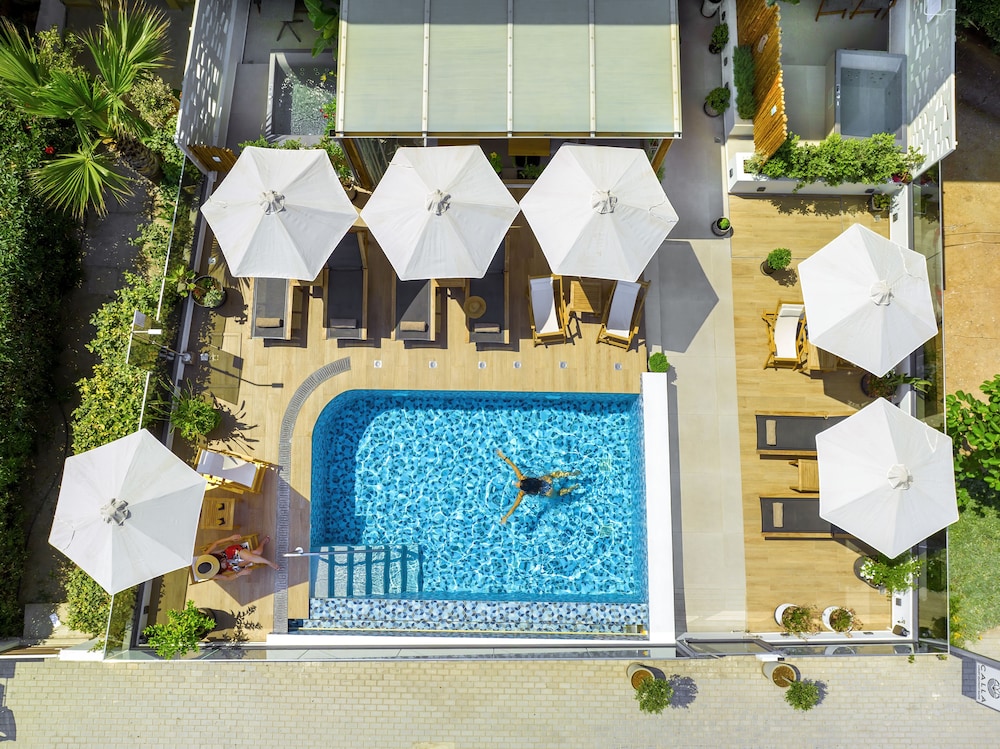 Calla Luxury Seafront Suites 39/50