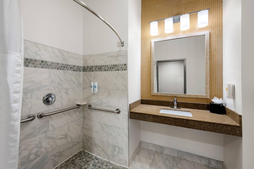 Comfort Suites New Bern near Cherry Point 64/65