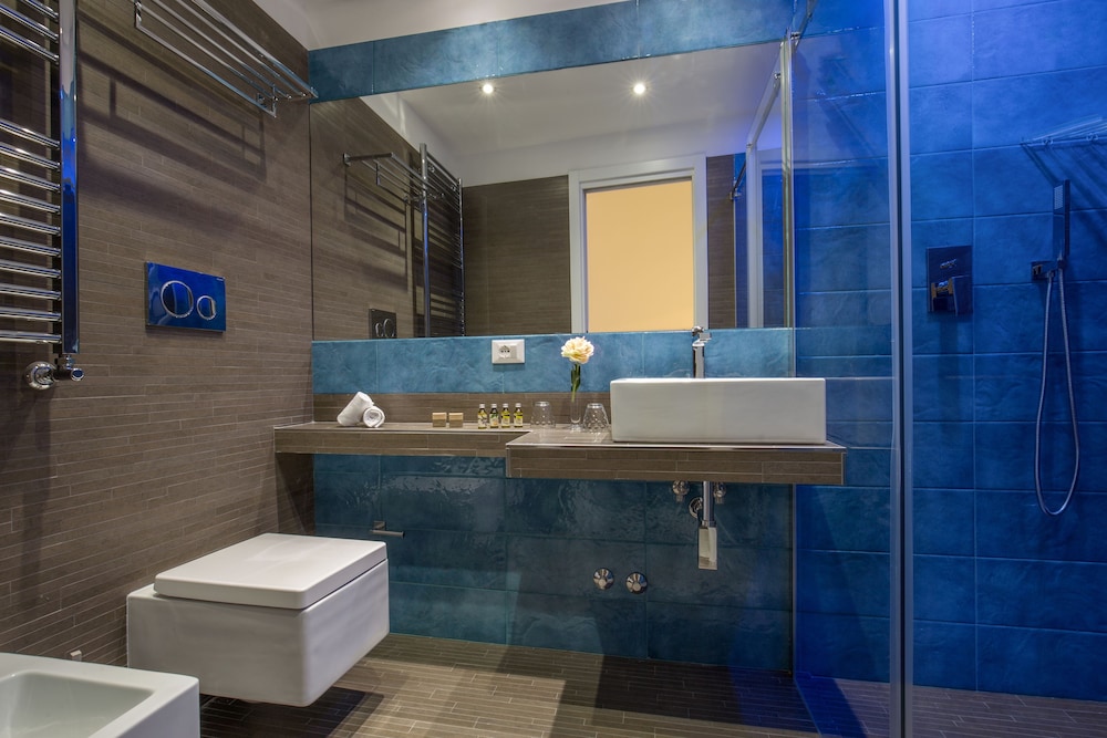 GCF Luxury Suites Guest House 69/70