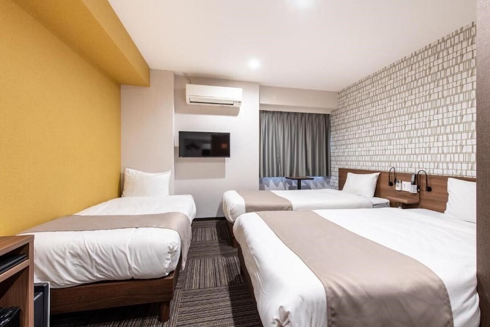 ROOM, TRIPLE