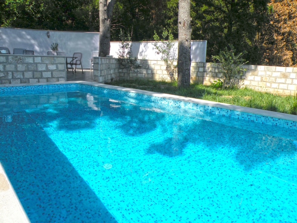 Villa Avantgarde 42/50