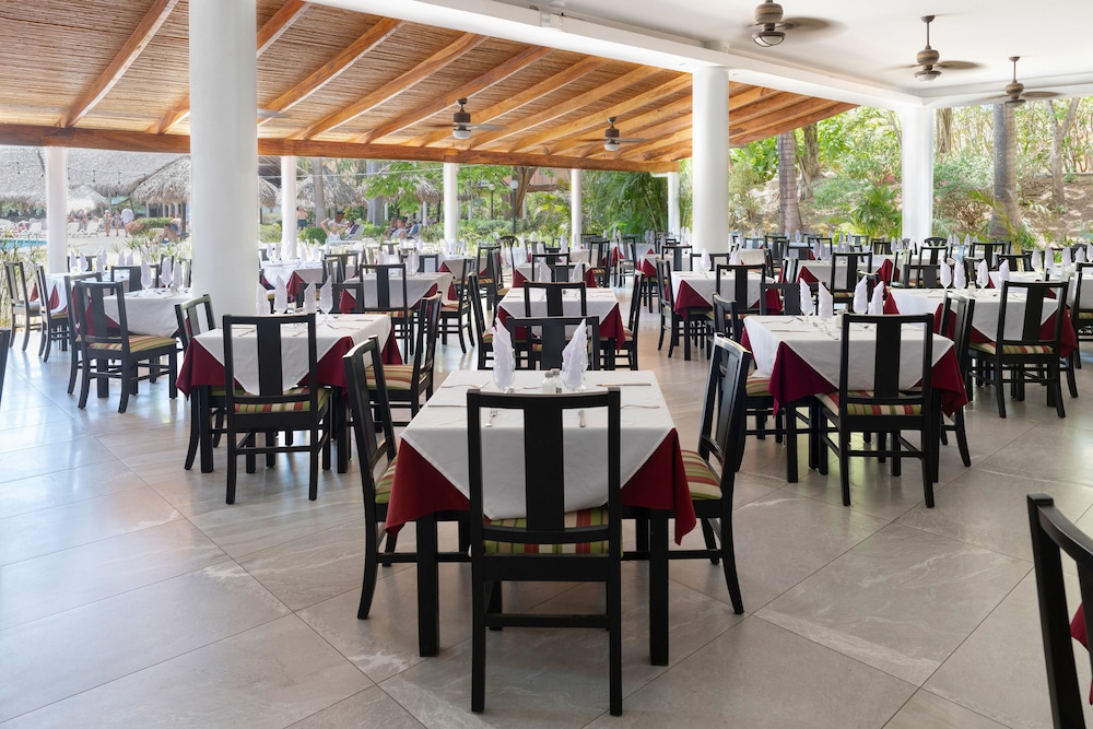Occidental Tamarindo 36/50