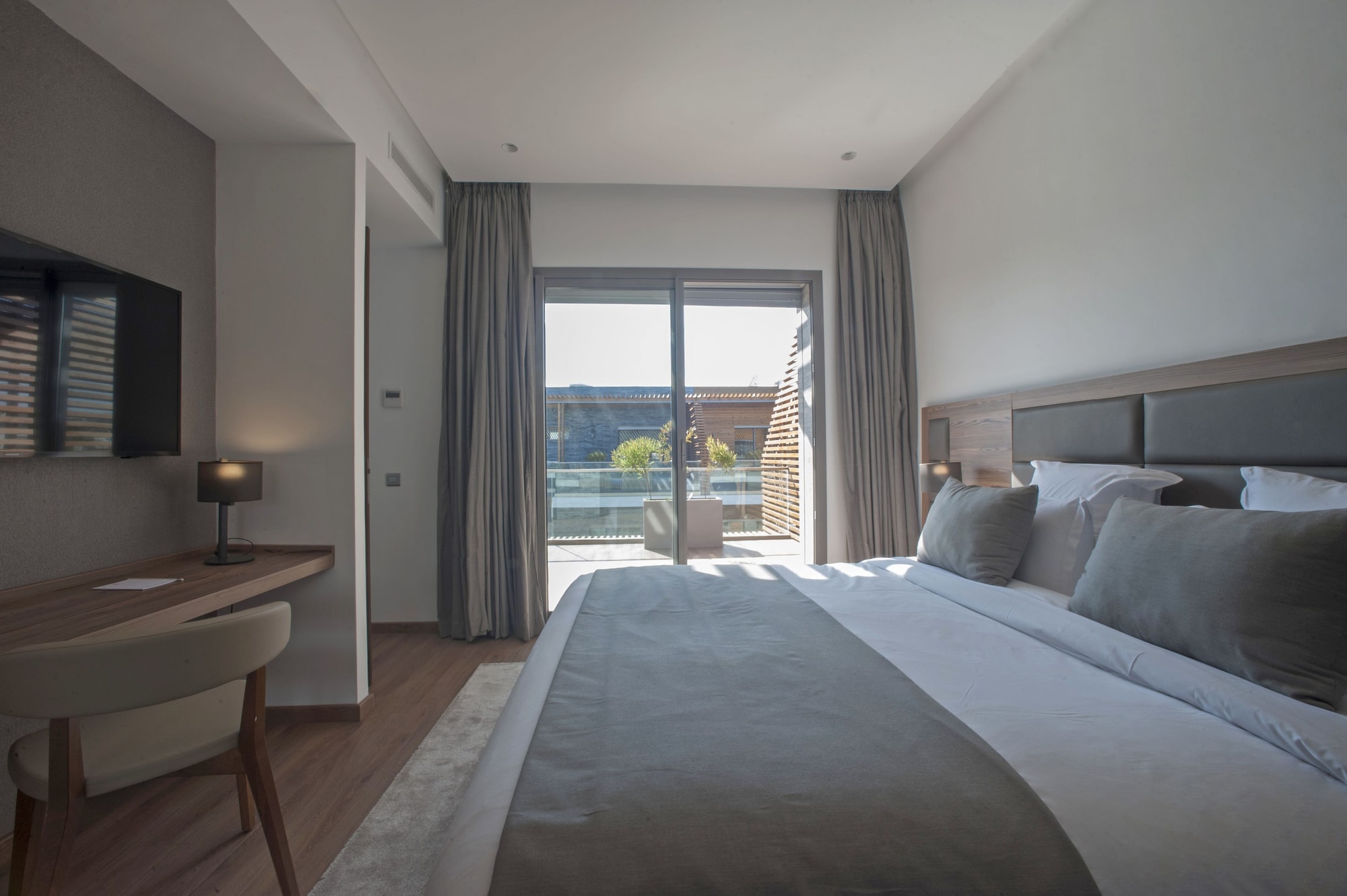 LUXURY, STUDIO, KING BED