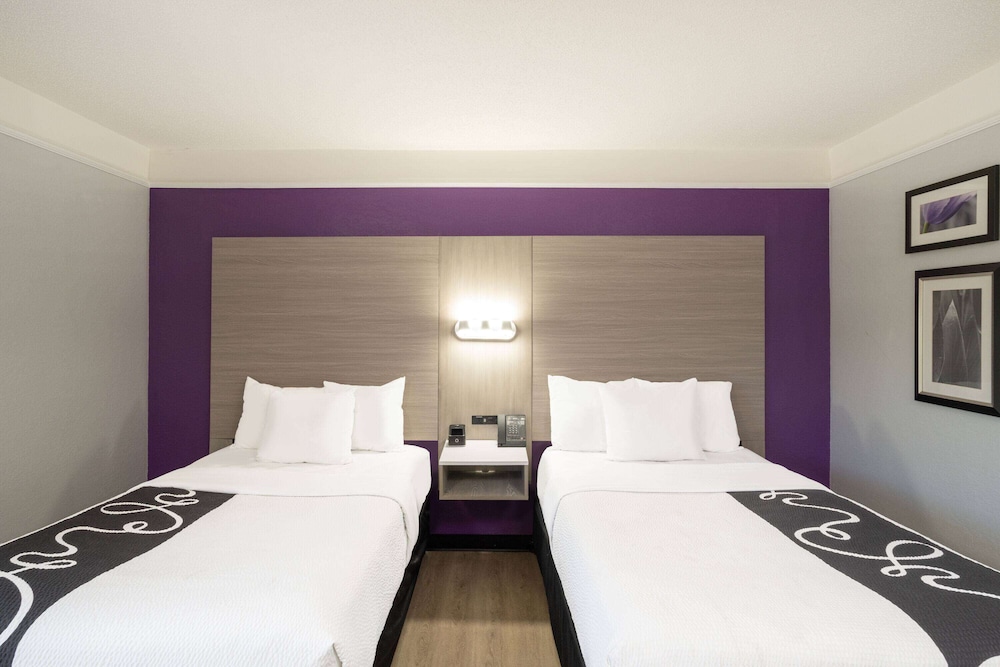 غرفة بسريرين كوين، La Quinta Inn & Suites by Wyndham Birmingham Hoover 2/6