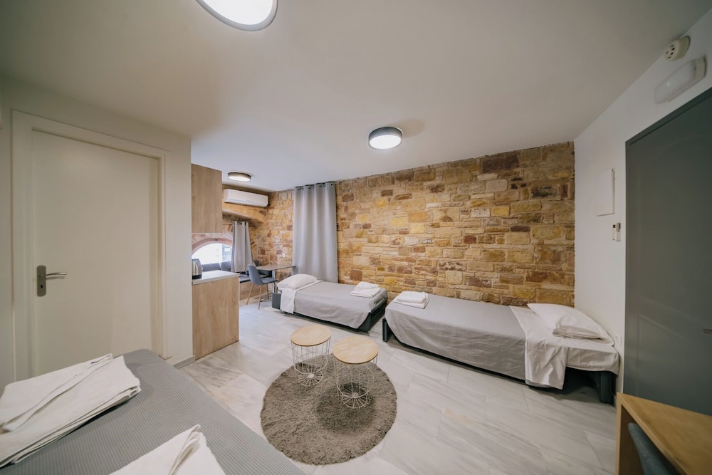Chios City Inn 22/48