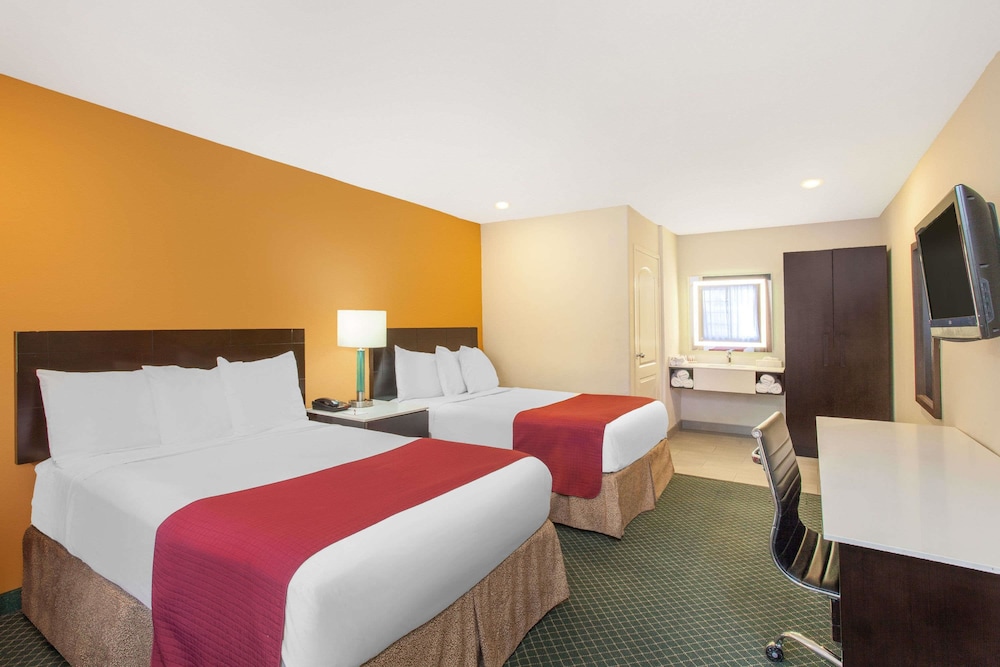 Ramada By Wyndham Culver City 7/49