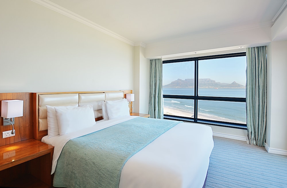 Blaauwberg Beach Hotel 12/100