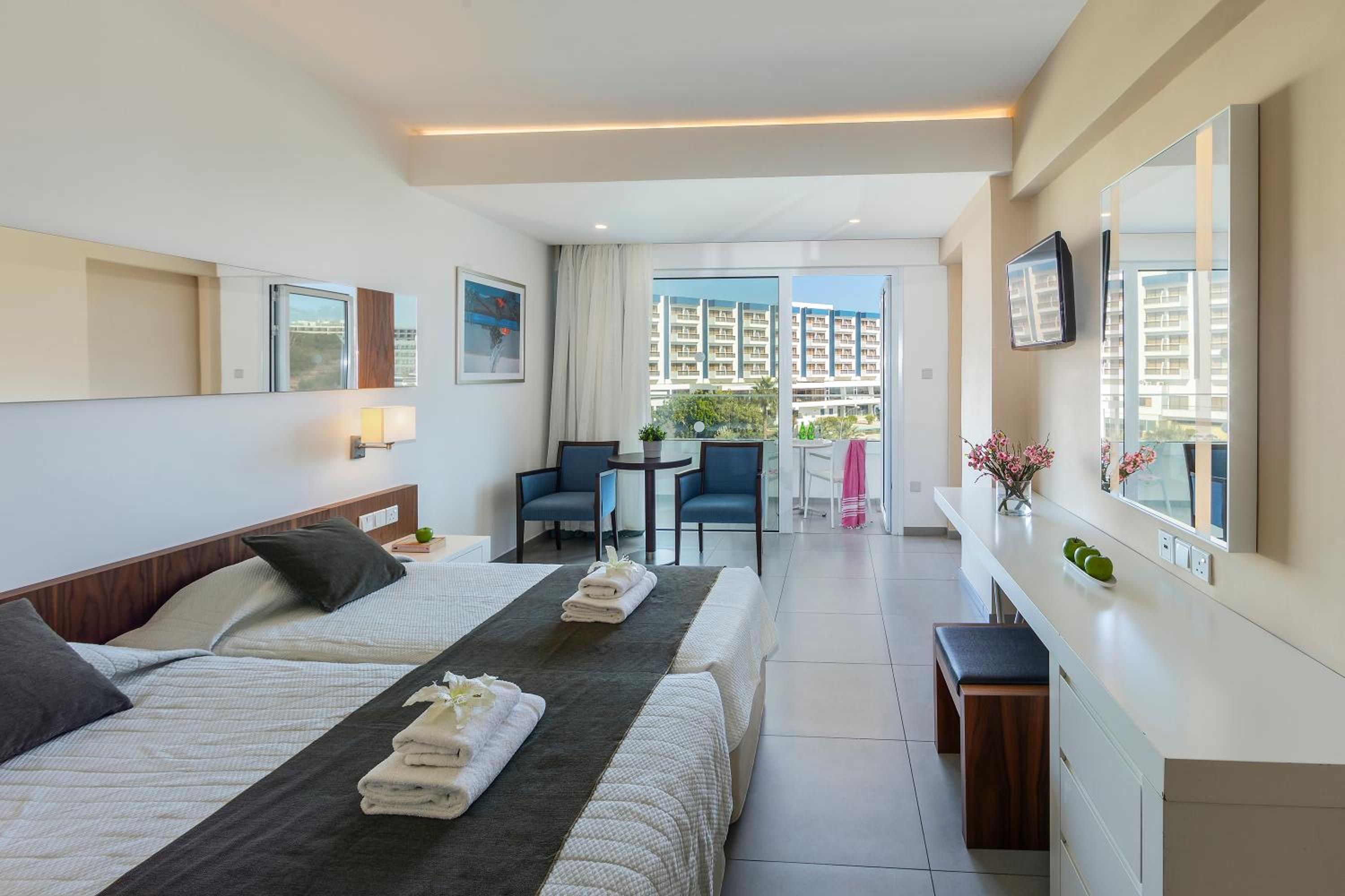 Superior, Double Bed, Inland View