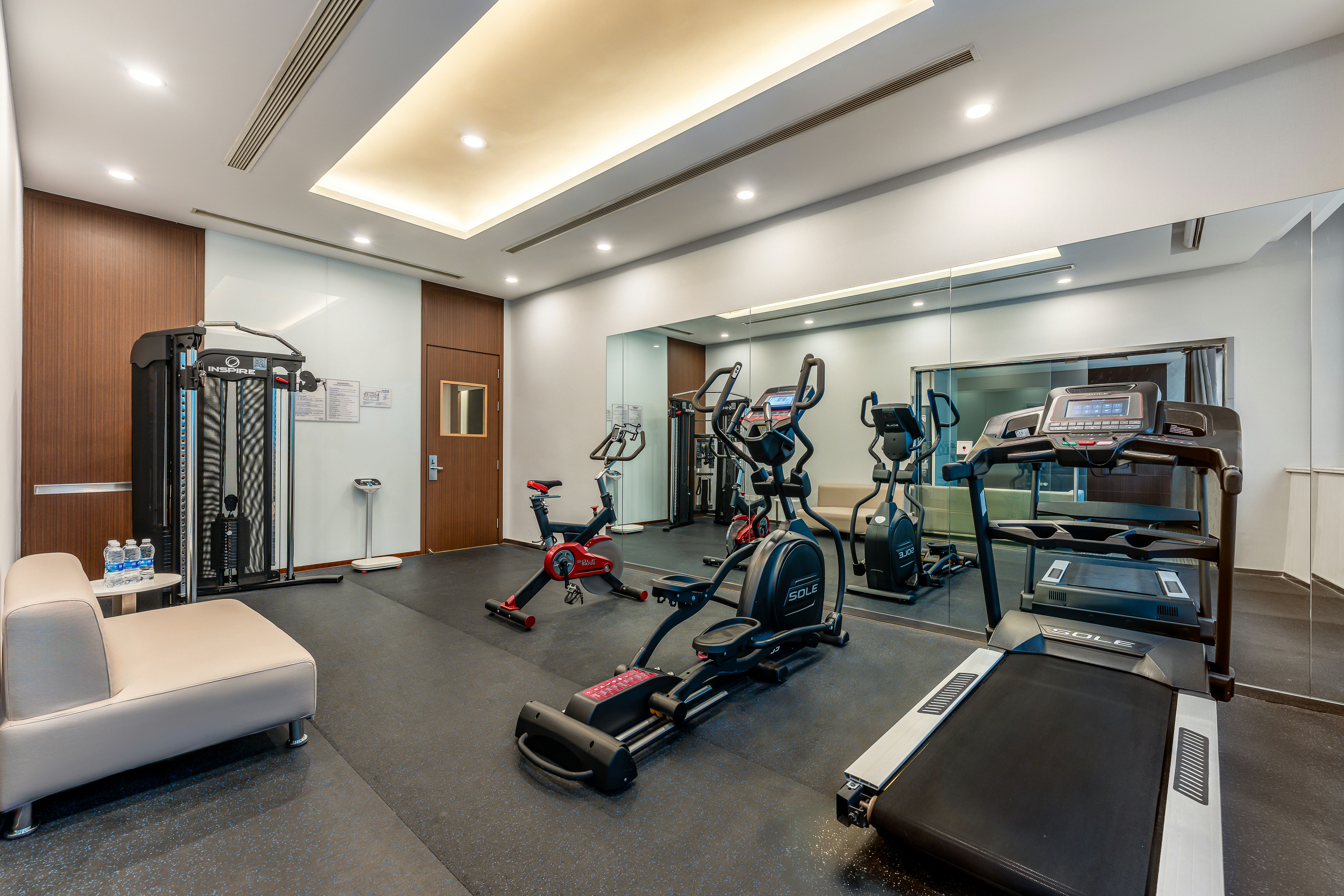 HOLIDAY INN EXPRESS SHANGHAI JINSHA 32/50