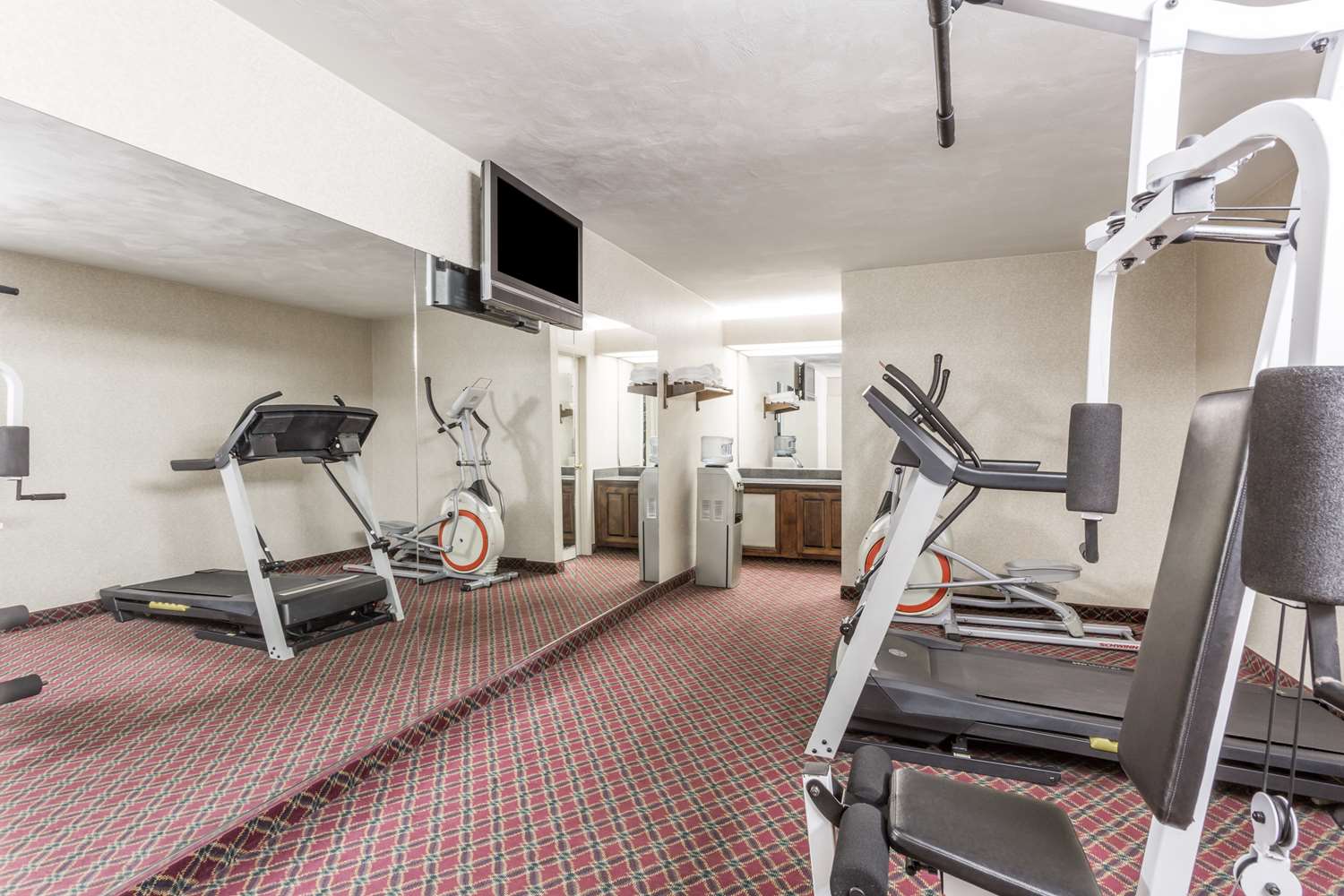 Ramada Limited Norfolk 9/16