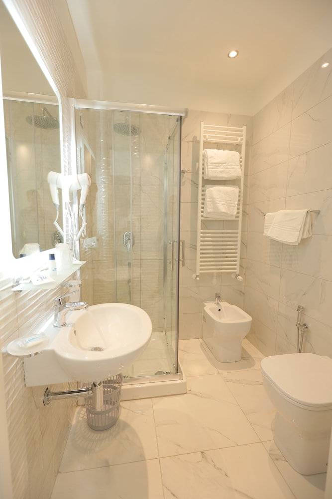 Garibaldi Suite 67/71