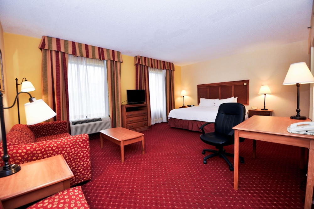Hampton Inn Suites Louisville 38/46
