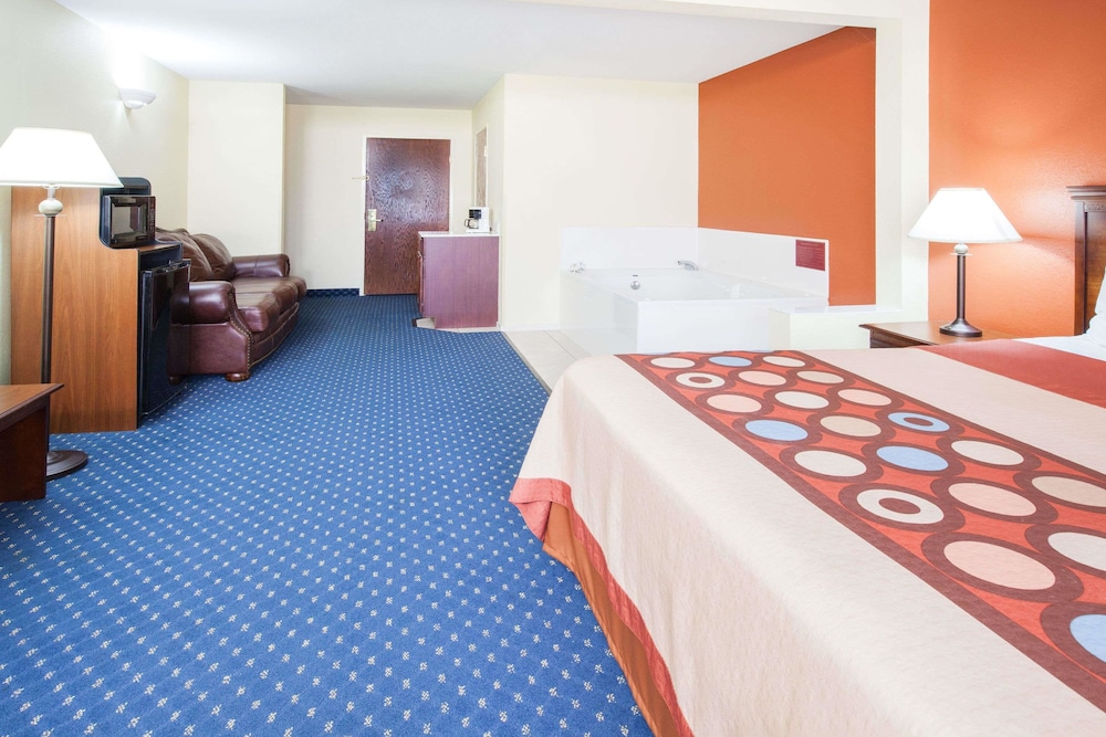 Super 8 by Wyndham White Hall 10/23