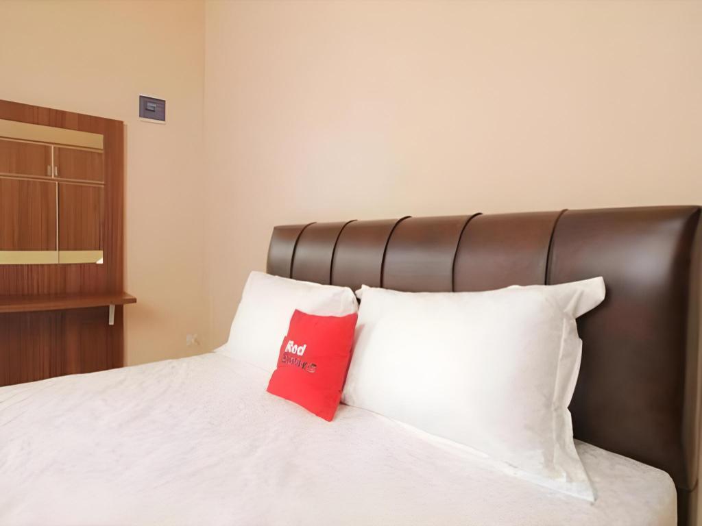 Reddoorz Near Mercu Buana University 25/55