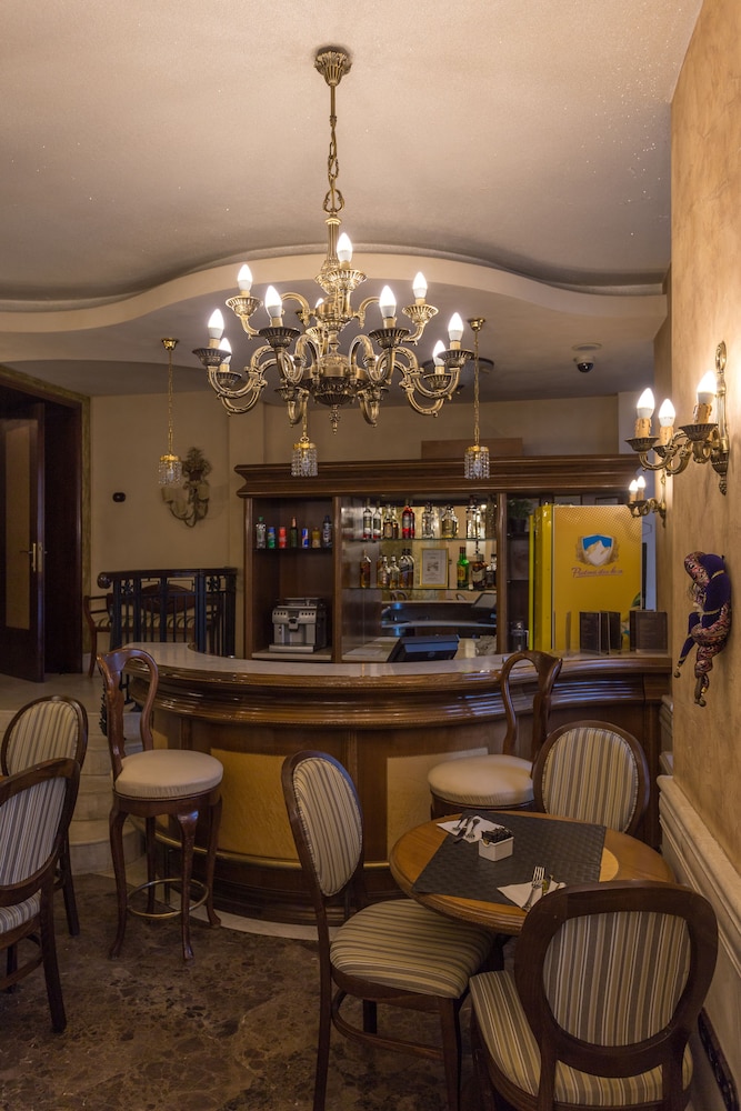 Zeus Essence Bucharest Venezia 52/64