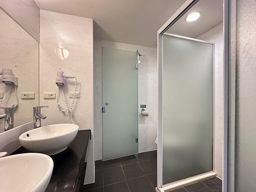 Chientan Youth Hotel 37/42