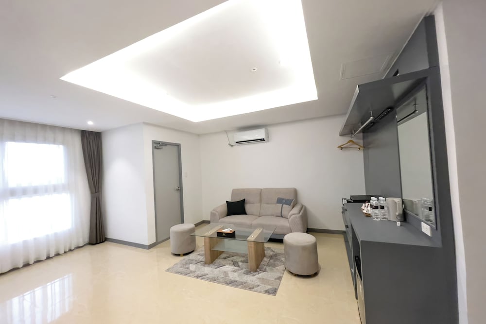 The Clover Hotel Angeles City managed by Cocotel 31/50