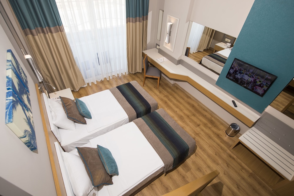 Palm World Side Hotel 10/50