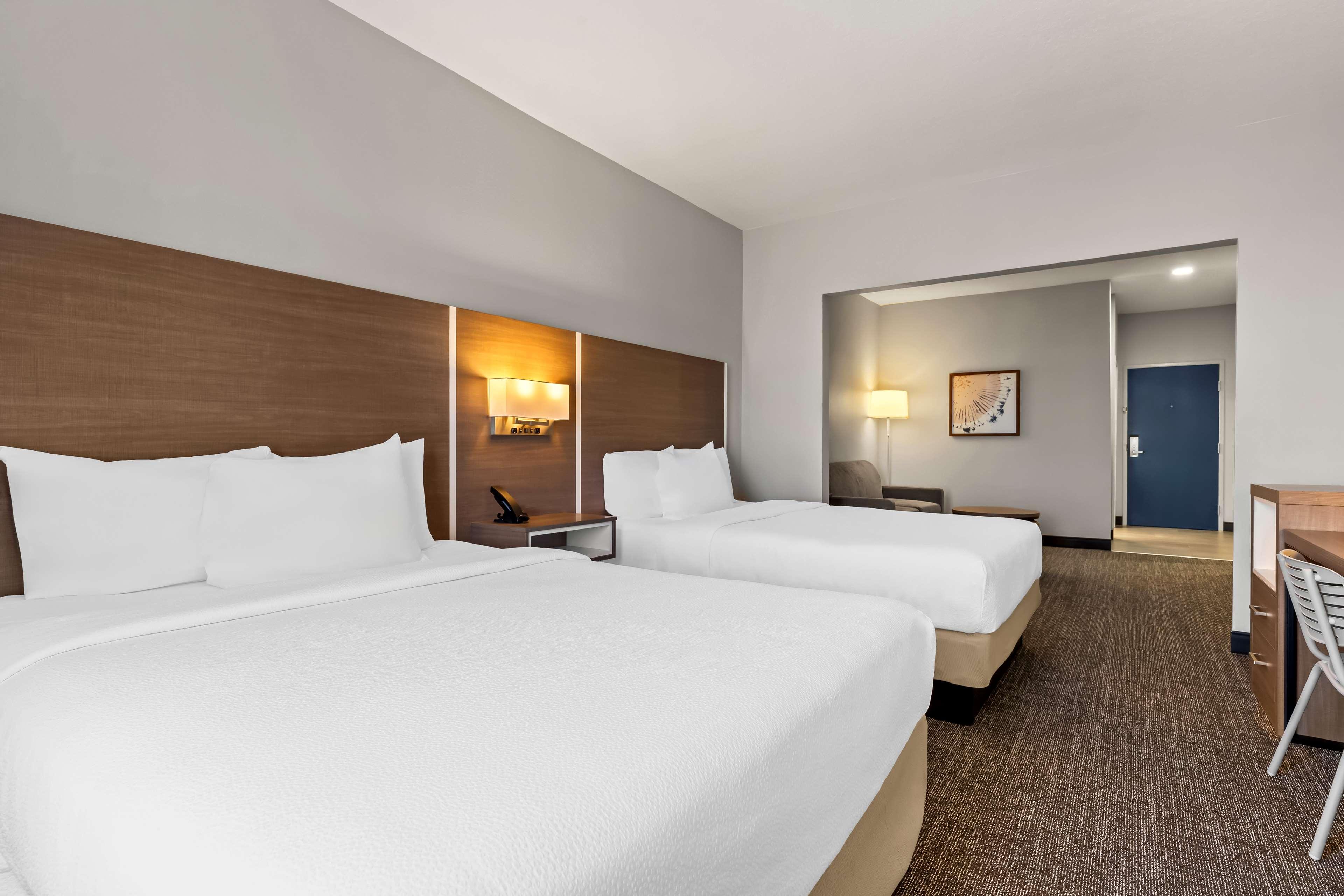 STUDIO, SUITE, 1 KING AND 2 QUEEN BEDS