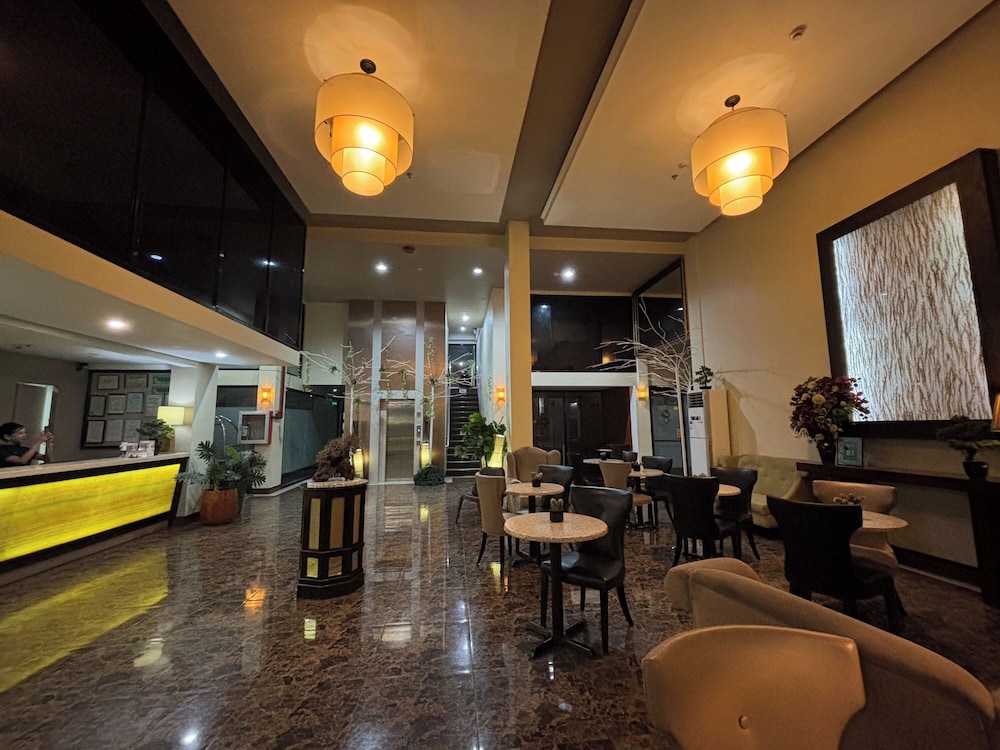 Uptown Condotel 50/73