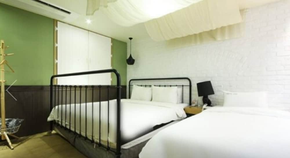 25 Hours Hotel 2 17/50