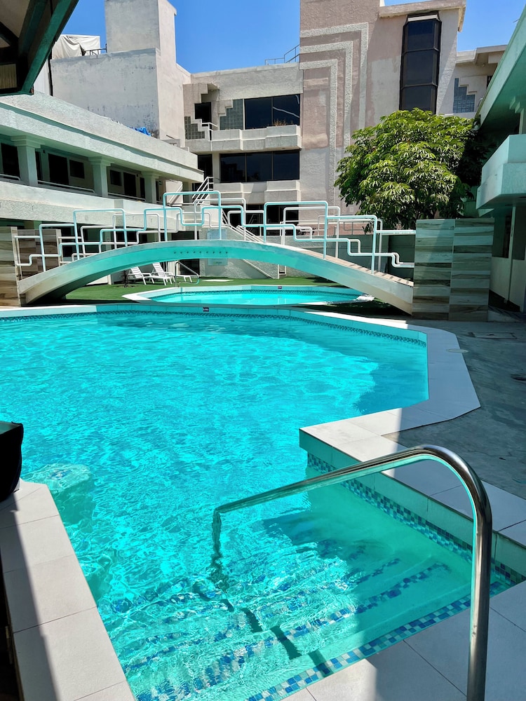 HOTEL FIESTA TIJUANA 47/52