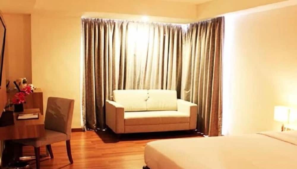 Arch Hotel 23/45