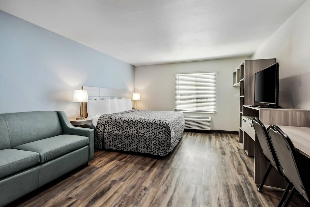 WoodSpring Suites Sumter near Shaw AFB 31/60