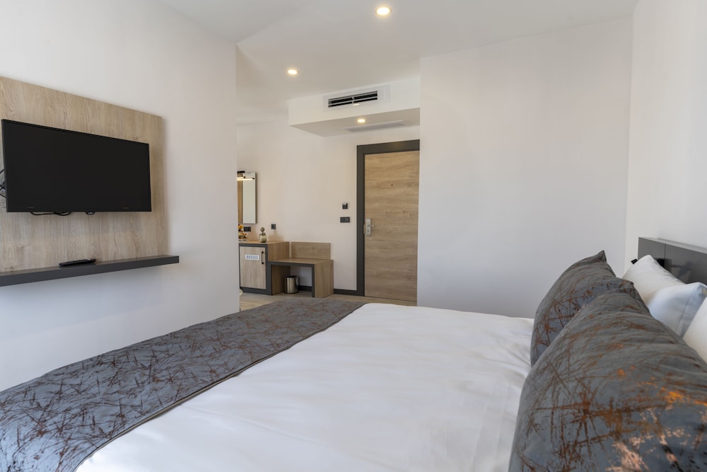 Irenic Hotel 35/49