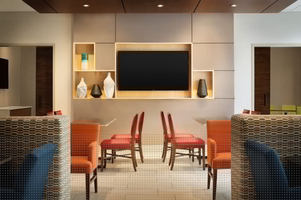 Holiday Inn Express Suites Savannah N Port Wentworth 26/40
