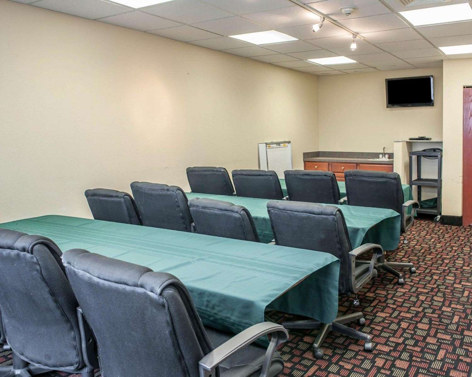 Quality Inn & Suites South Bend Airport 34/38